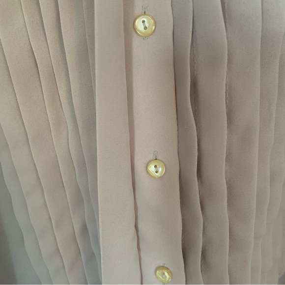 VINTAGE YVES VENET PLEATED BLOUSE IN BEIGE / LACE SCALLOP COLLAR / MED - LARGE - Picture 8 of 12